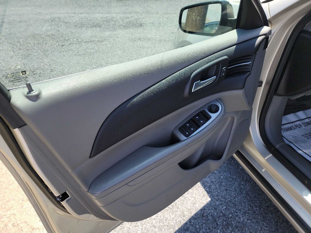 2016 Chevrolet Malibu Image 8