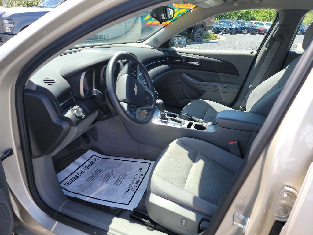 2016 Chevrolet Malibu Image 9