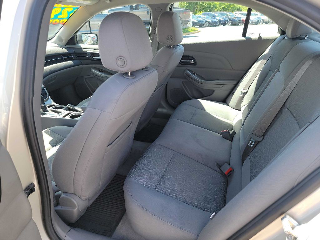 2016 Chevrolet Malibu Image 13