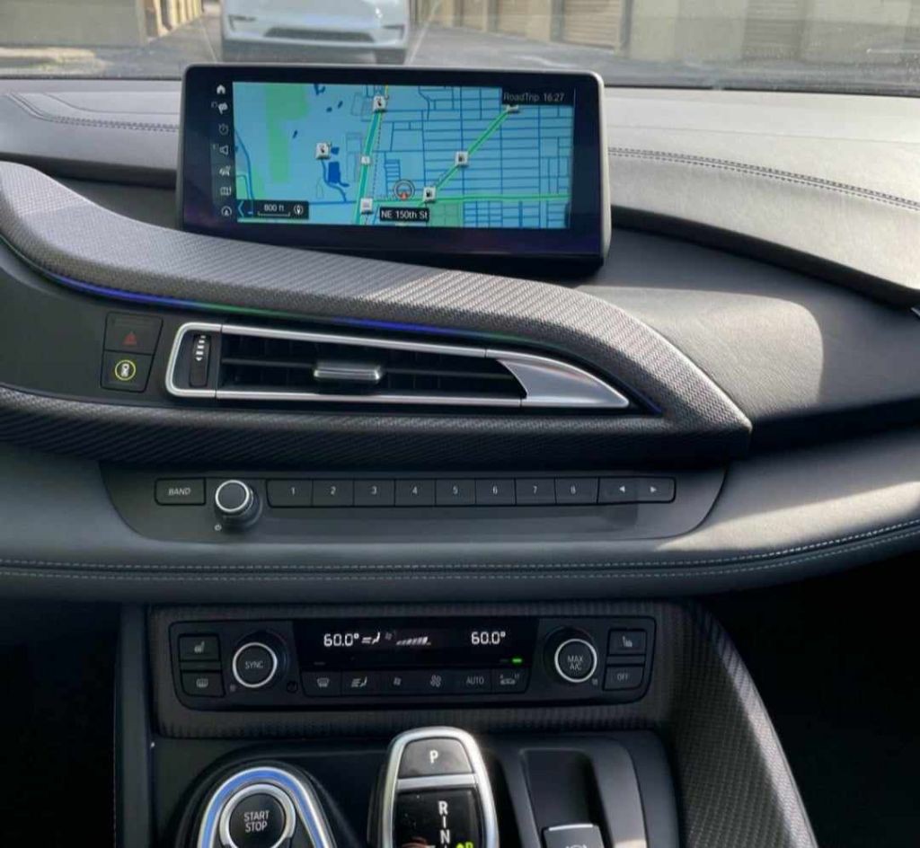 2020 BMW i8 Image 11