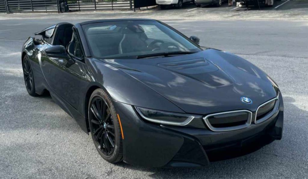 2020 BMW i8 Image 2