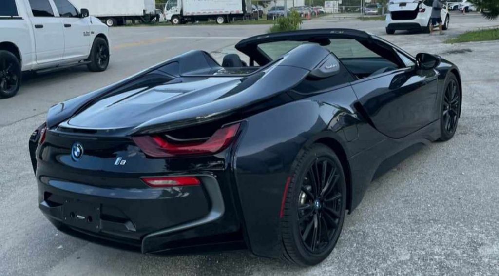 2020 BMW i8 Image 3