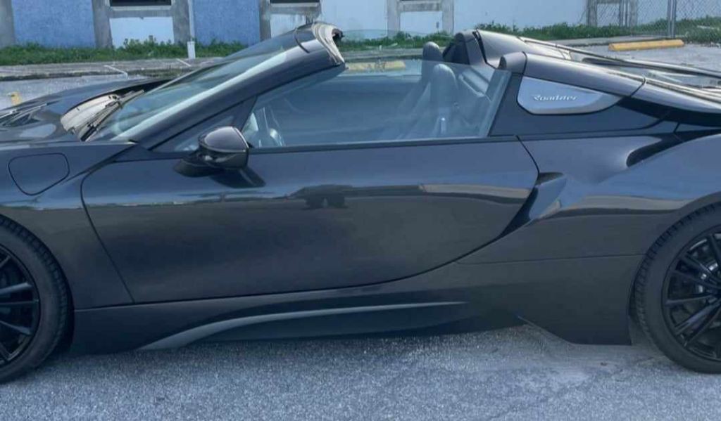 2020 BMW i8 Image 4