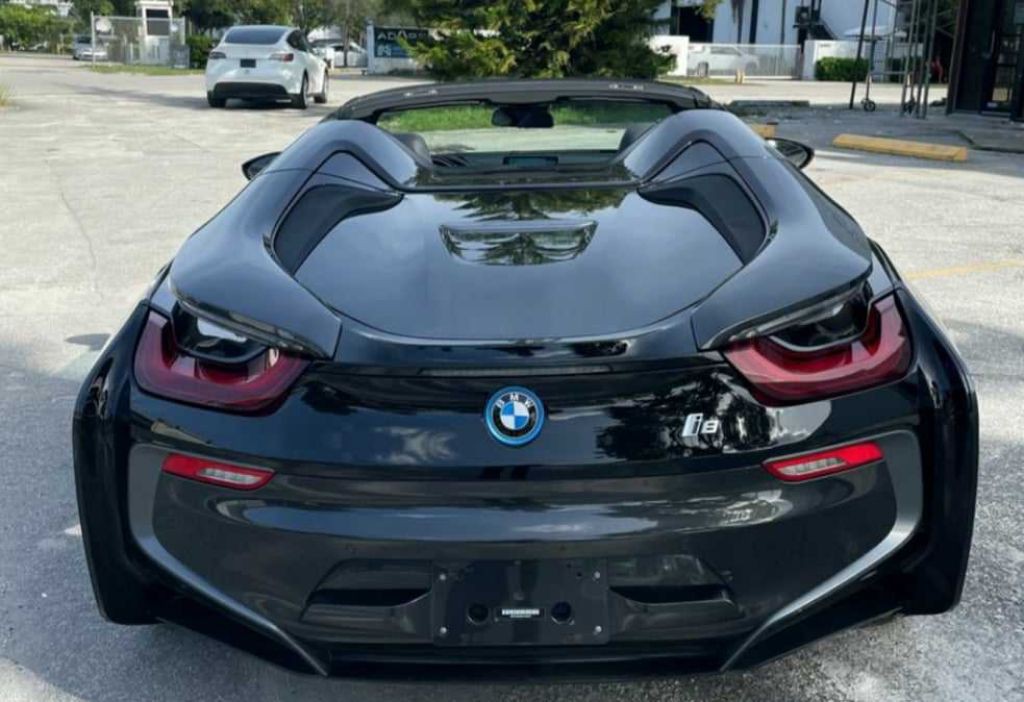 2020 BMW i8 Image 5