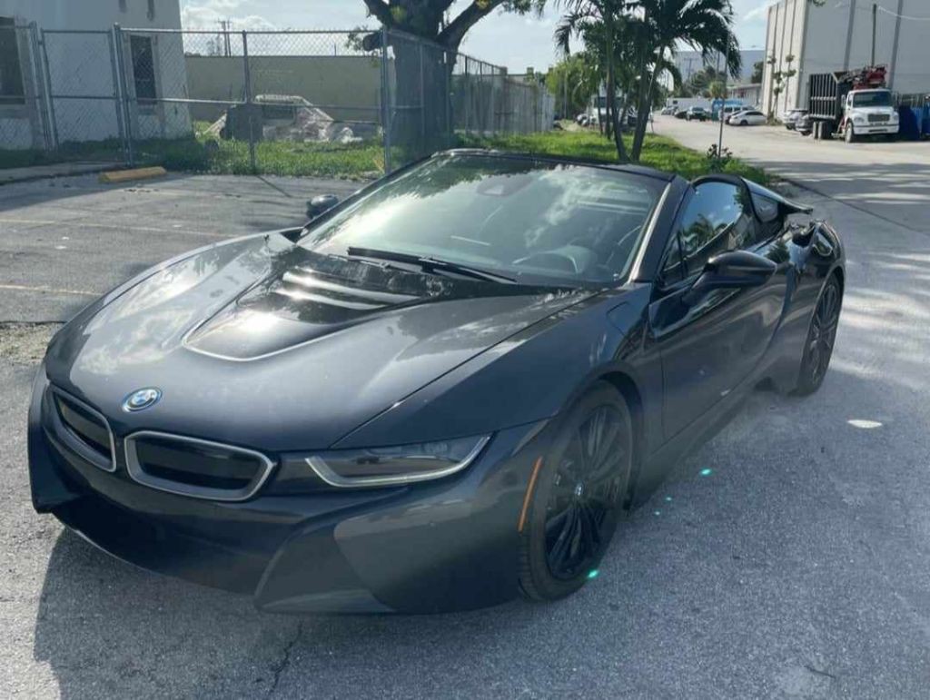 2020 BMW i8 Image 7