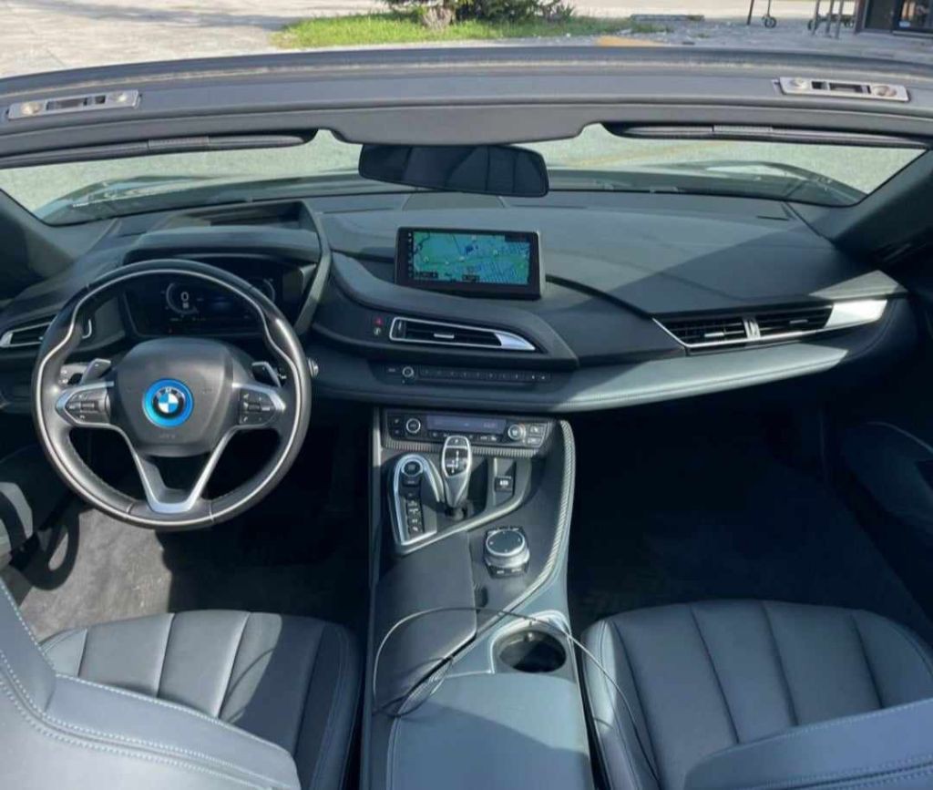 2020 BMW i8 Image 8