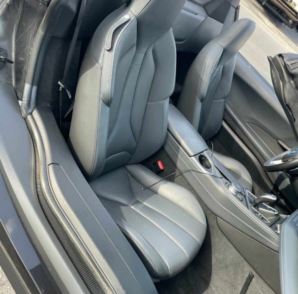 2020 BMW i8 Image 9