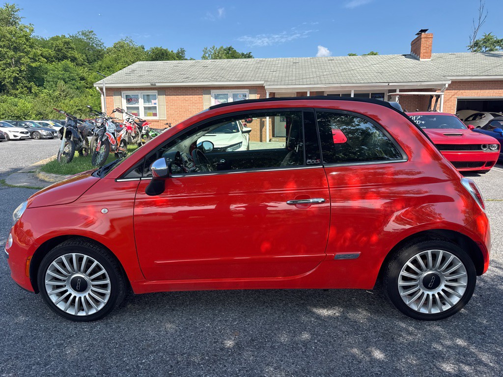 2017 FIAT 500 Image 8