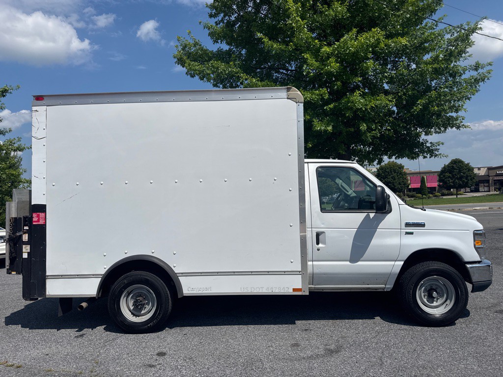 2013 Ford Econoline Image 11