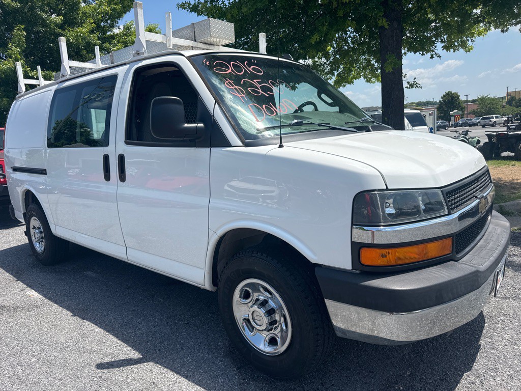 2016 Chevrolet Express Image 1