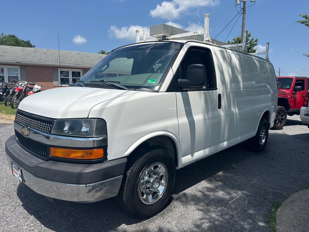 2016 Chevrolet Express Image 3