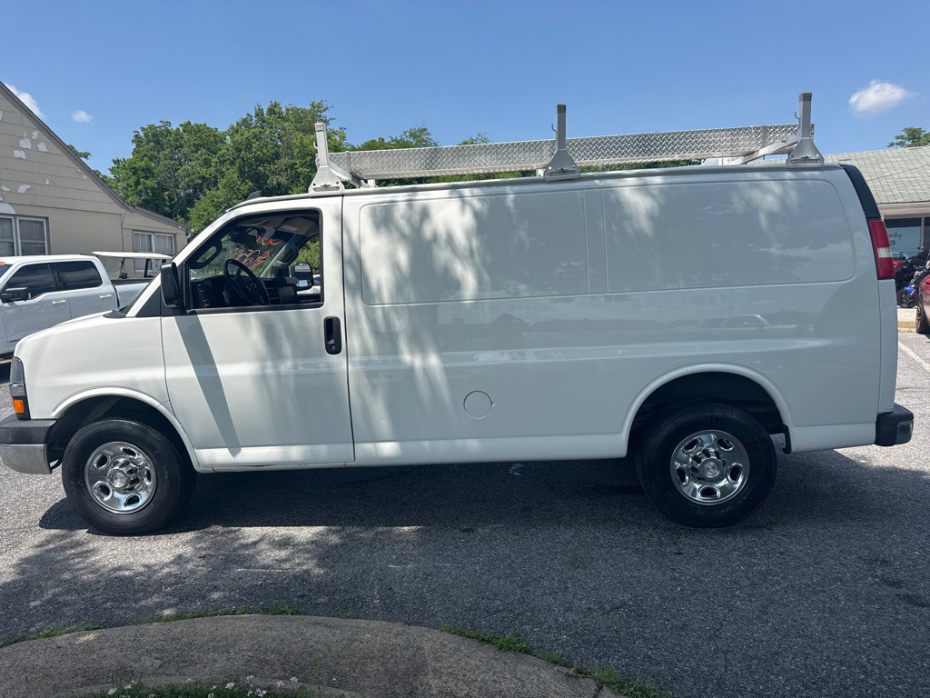 2016 Chevrolet Express Image 4