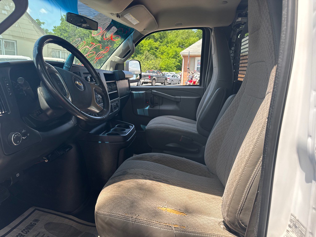 2016 Chevrolet Express Image 5