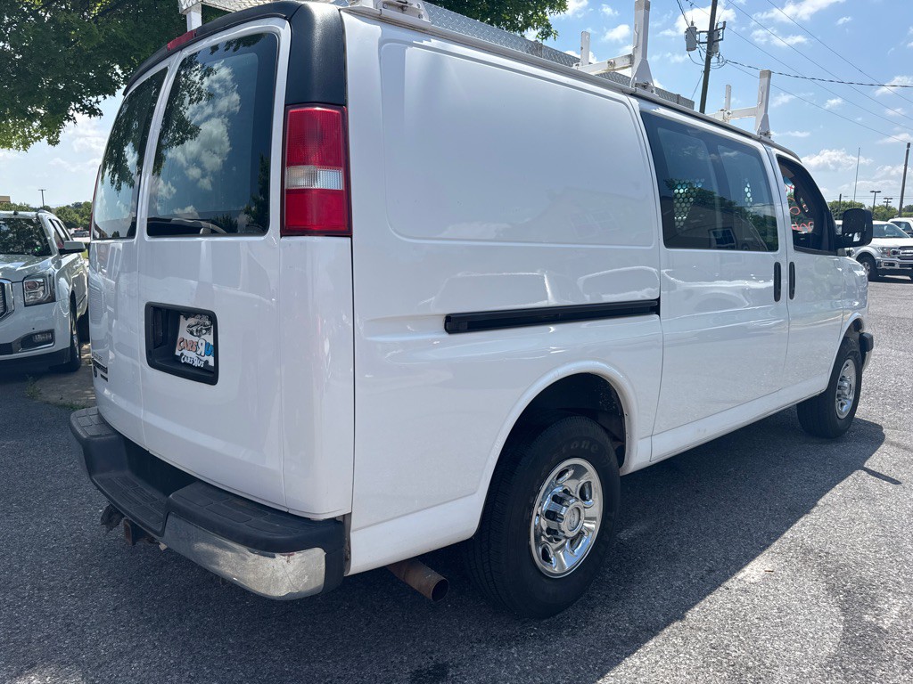 2016 Chevrolet Express Image 10