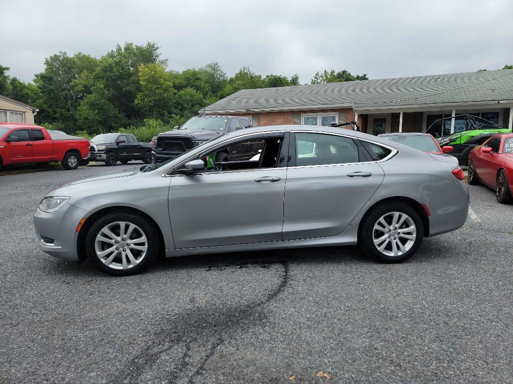 2015 Chrysler 200 Image 4