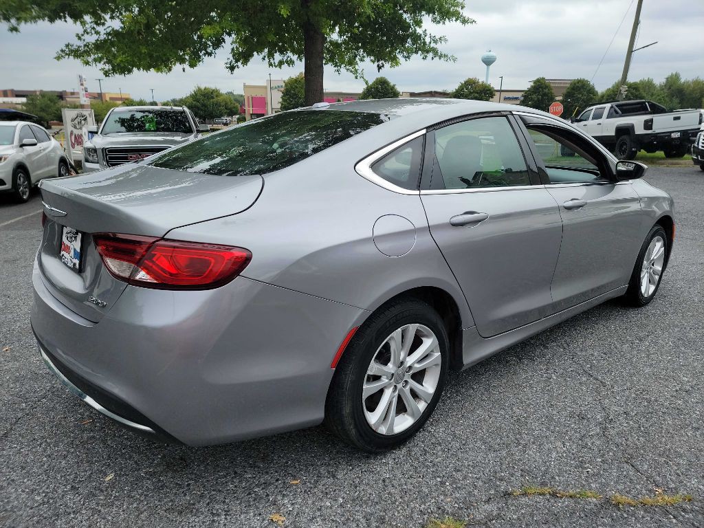 2015 Chrysler 200 Image 7
