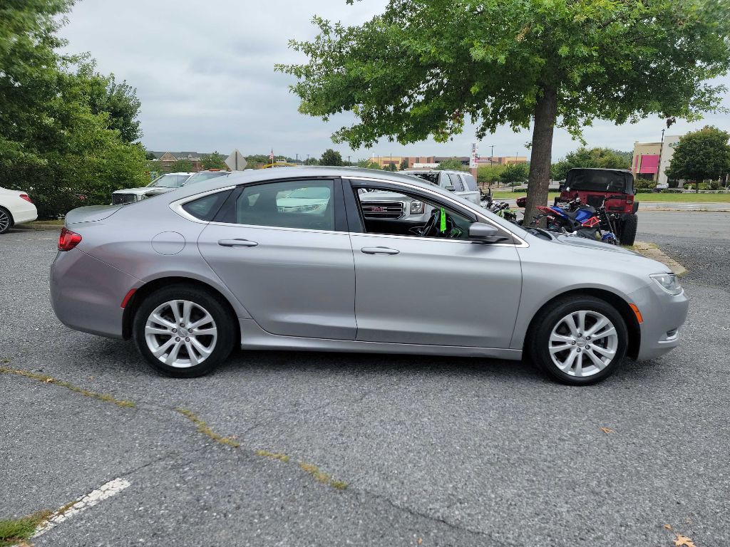 2015 Chrysler 200 Image 8