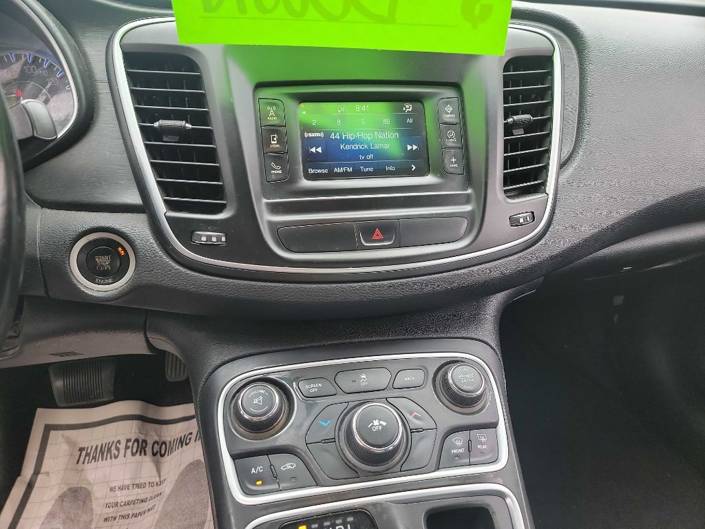 2015 Chrysler 200 Image 12