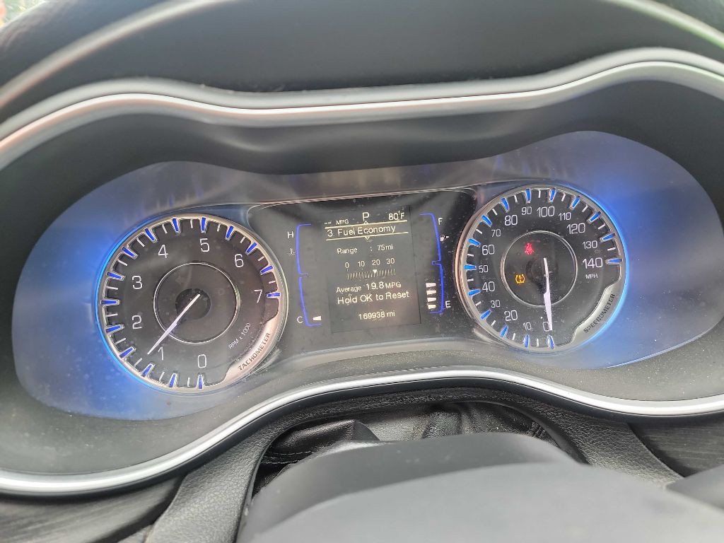 2015 Chrysler 200 Image 15