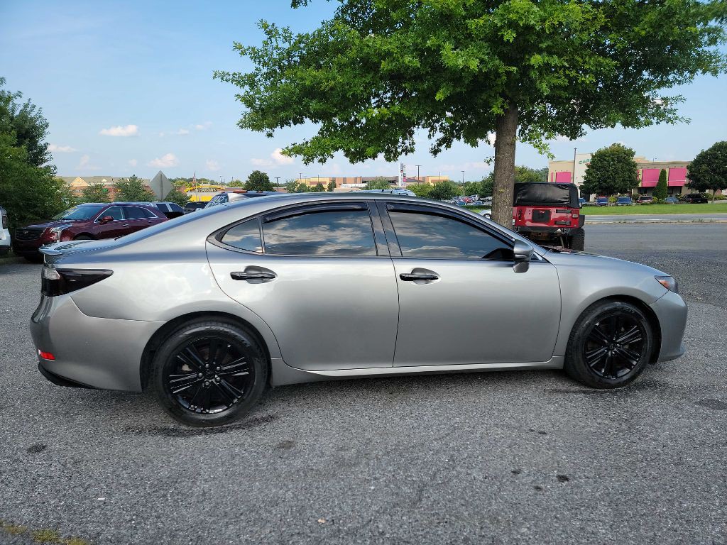 2015 Lexus ES Image 8