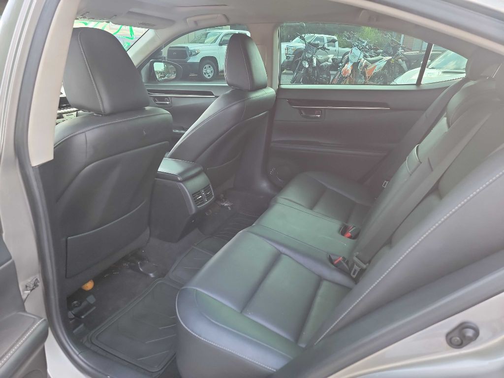 2015 Lexus ES Image 12