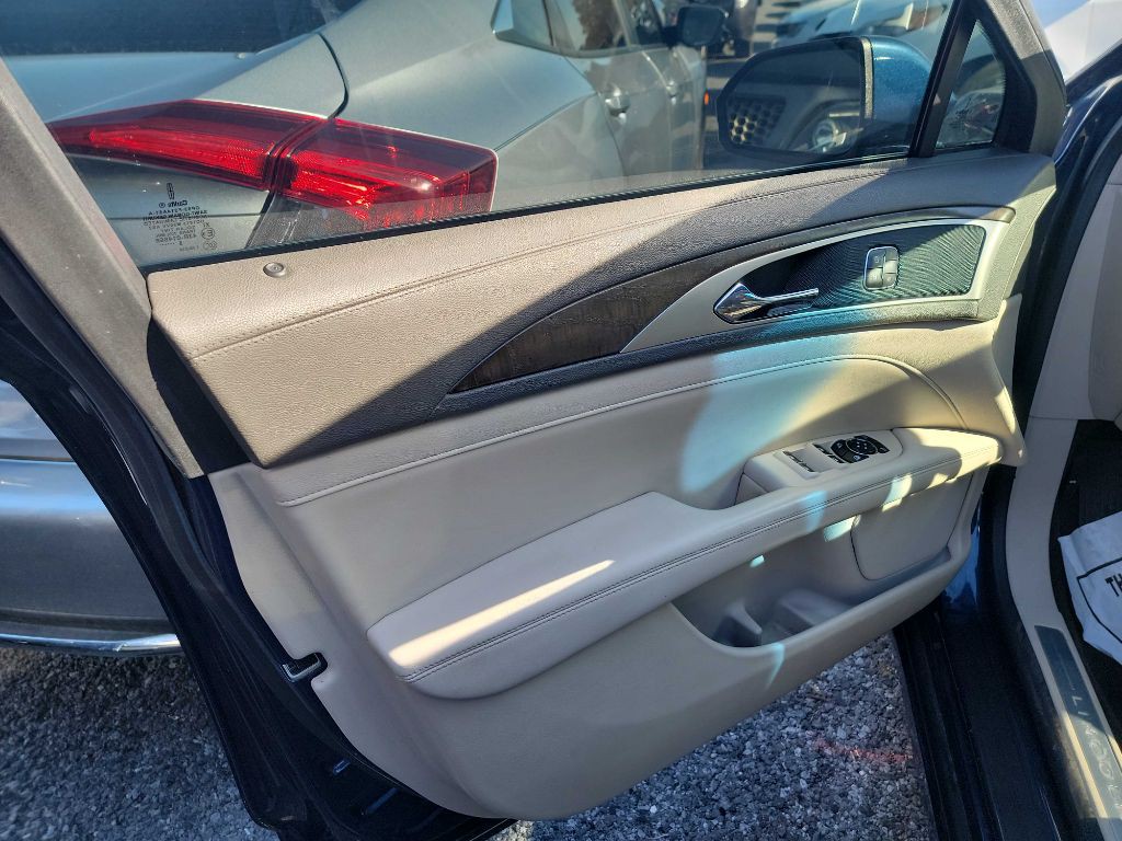 2017 Lincoln MKZ Image 8