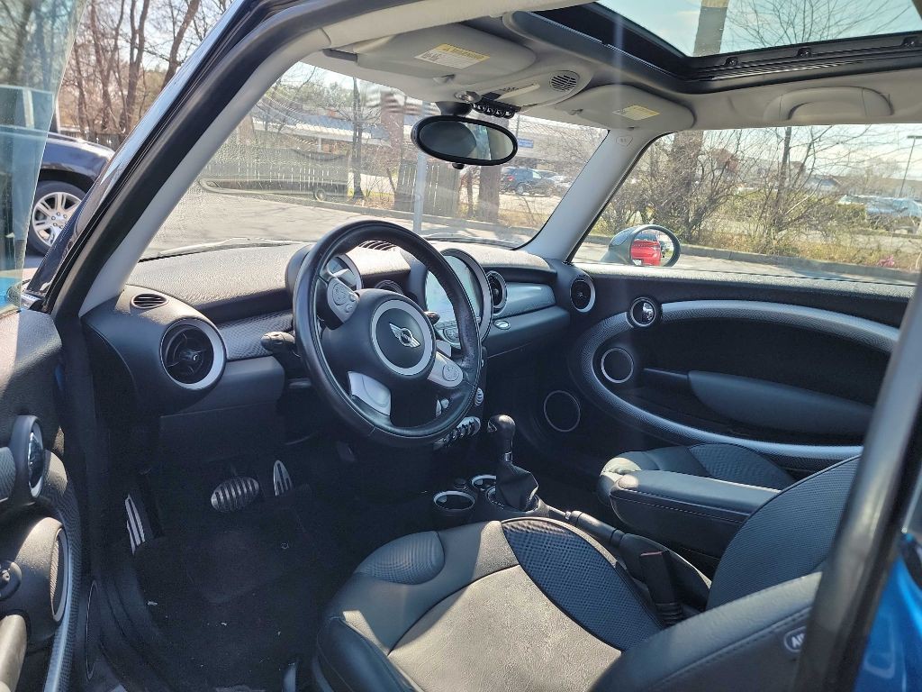 2010 MINI Cooper Image 6