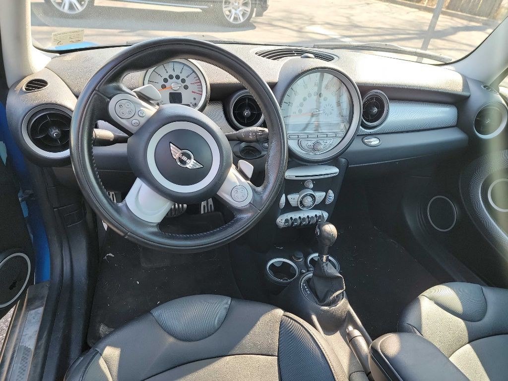 2010 MINI Cooper Image 7