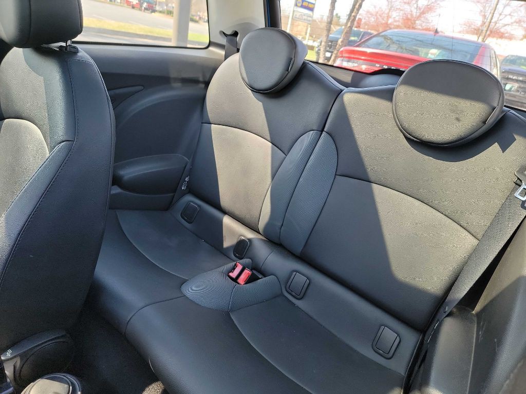 2010 MINI Cooper Image 8