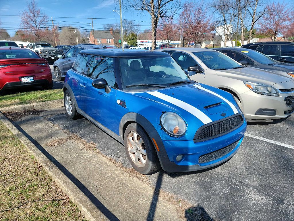 2010 MINI Cooper Image 1