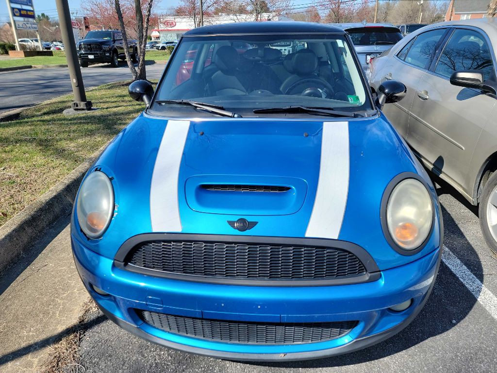 2010 MINI Cooper Image 2
