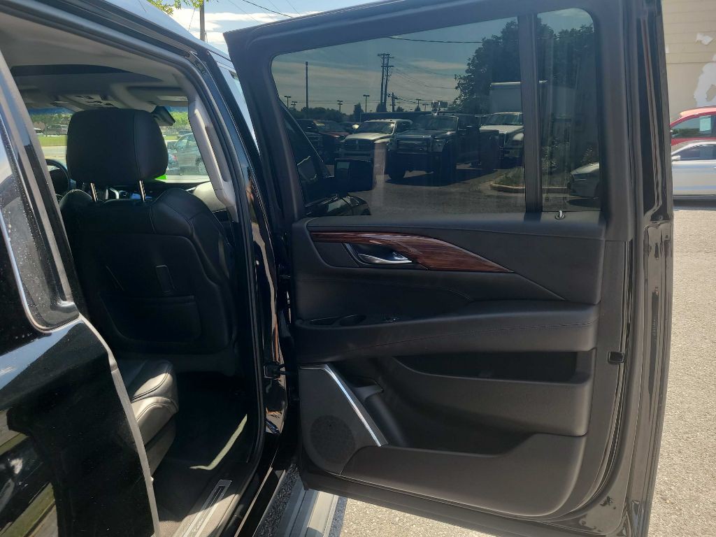 2015 Cadillac Escalade Image 16