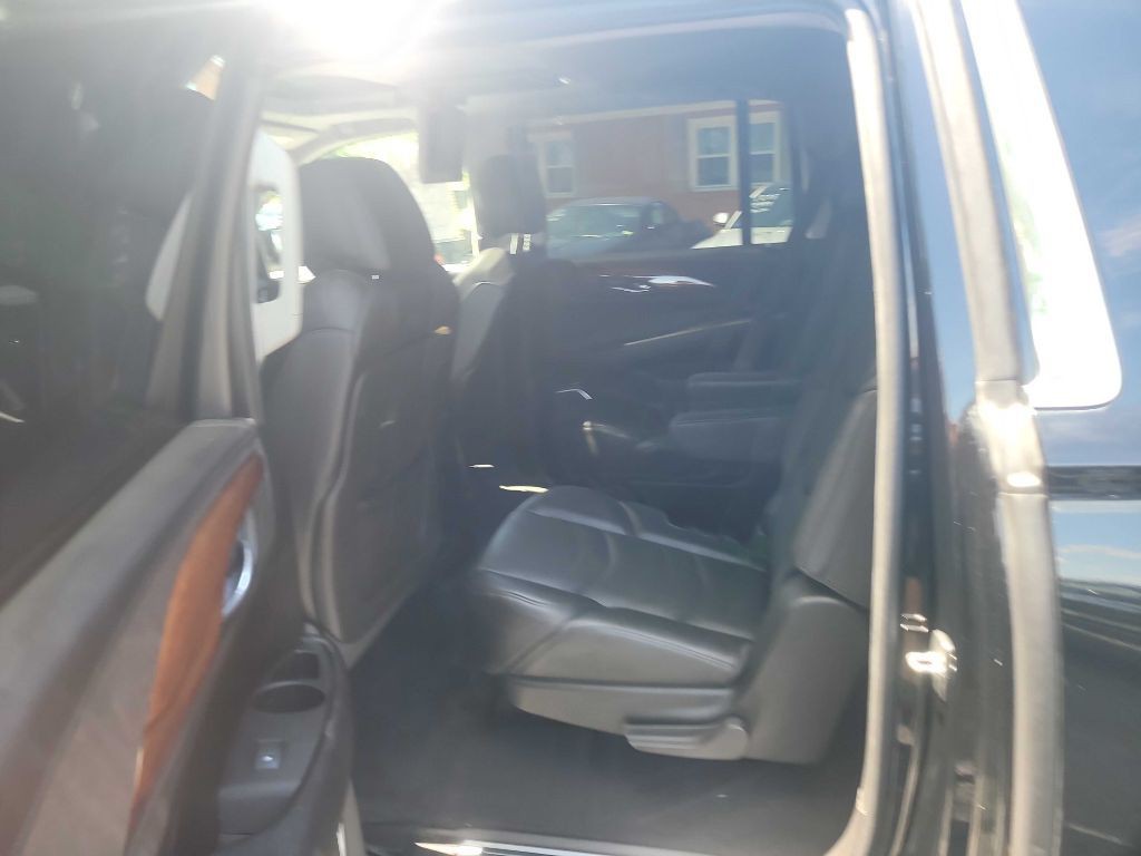 2015 Cadillac Escalade Image 18