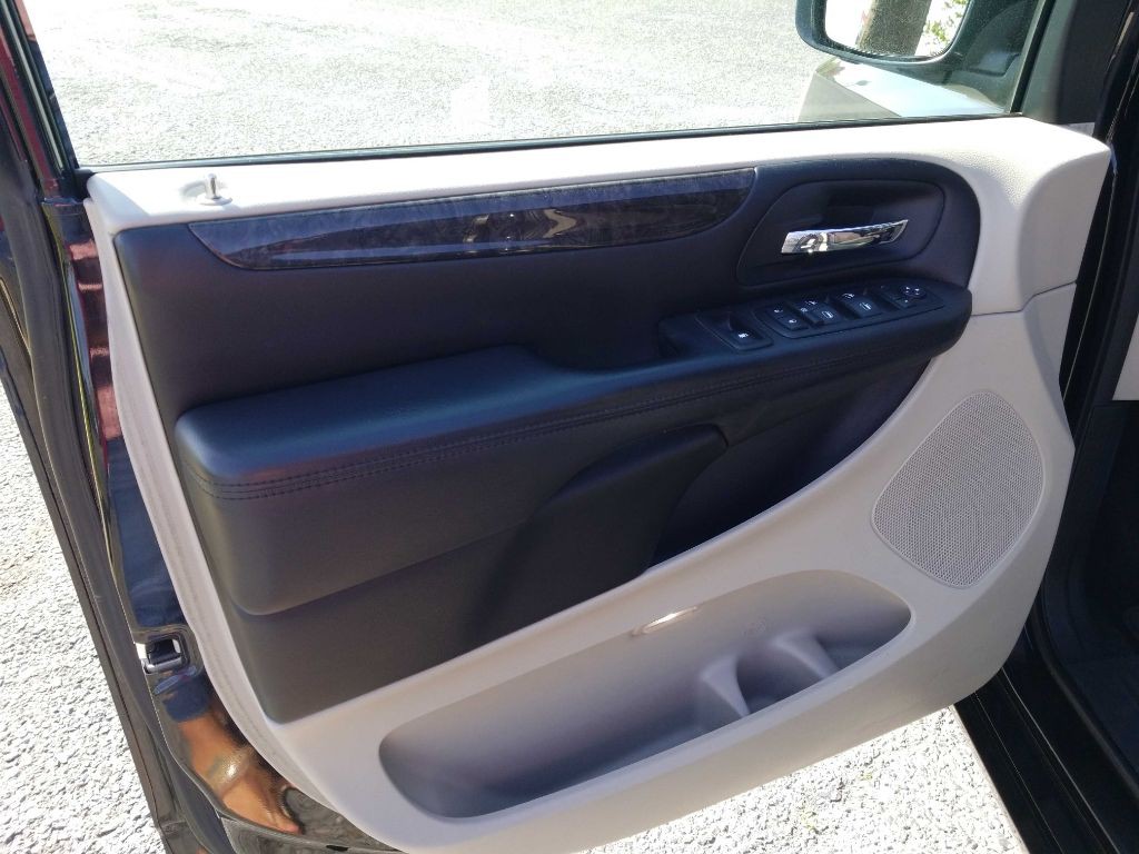 2011 Dodge Grand Caravan Image 8