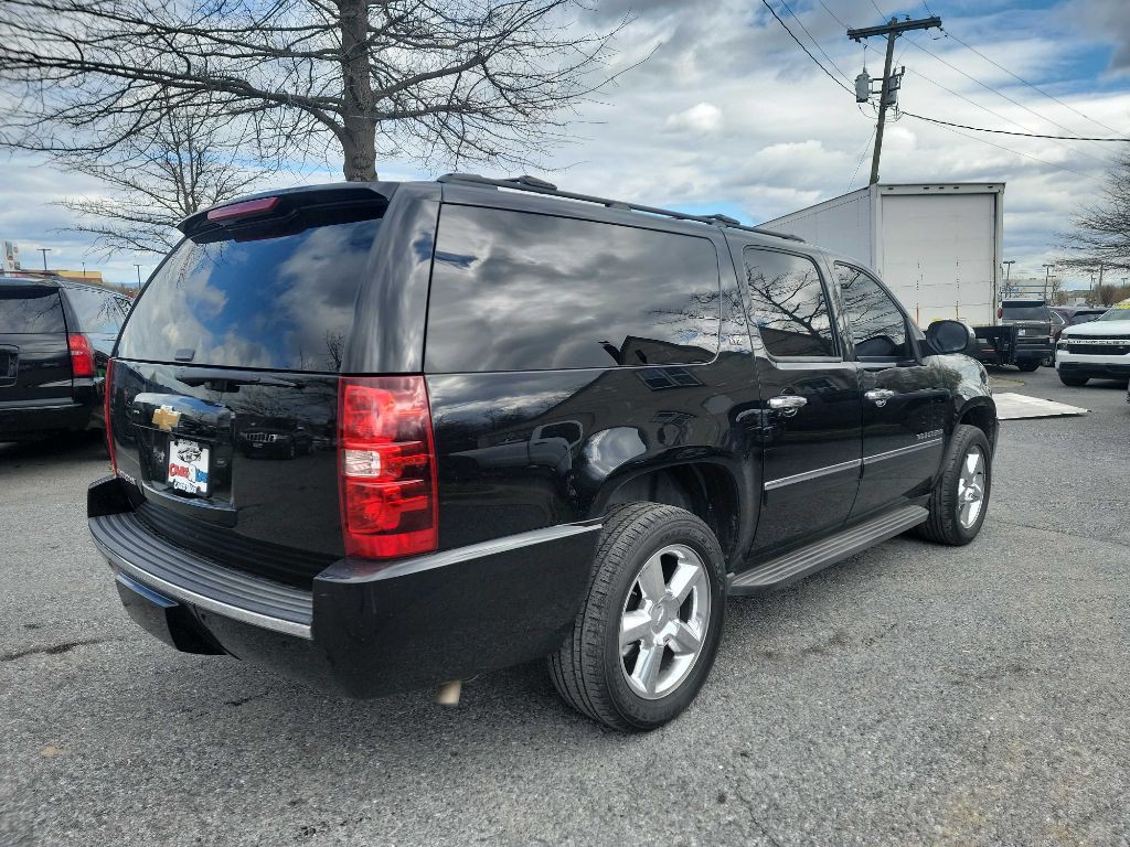 2013 Chevrolet Suburban Image 7