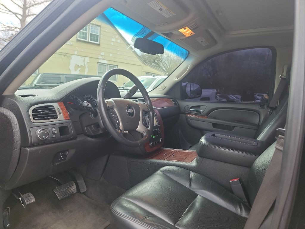 2013 Chevrolet Suburban Image 10