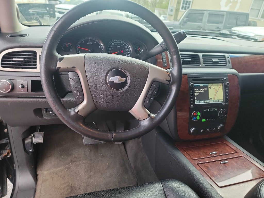 2013 Chevrolet Suburban Image 12