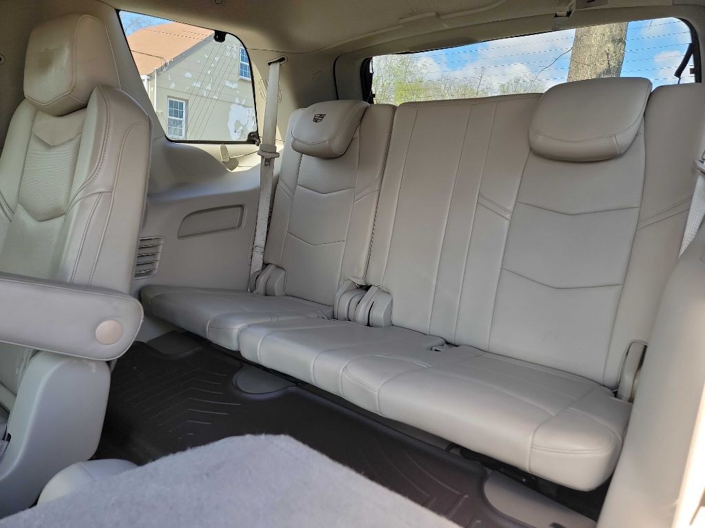 2015 Cadillac Escalade Image 14