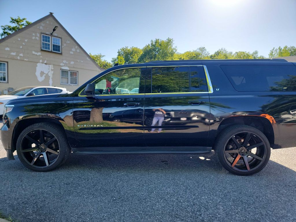 2019 Chevrolet Suburban Image 4