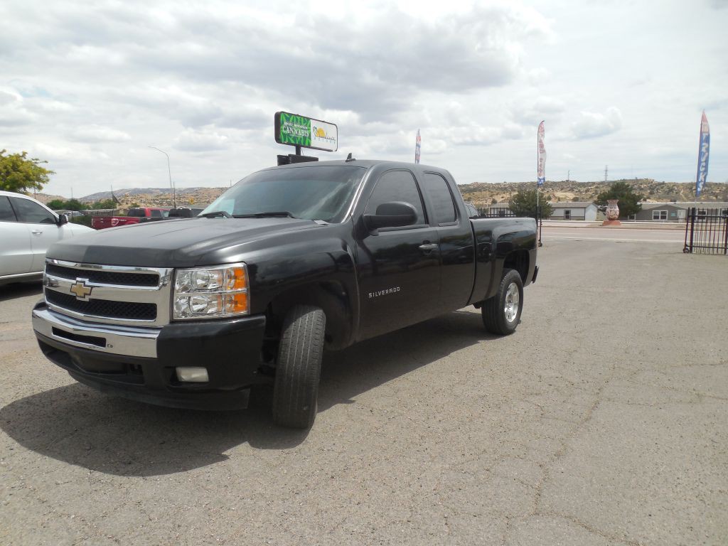 2011 Chevrolet Silverado 1500 Image 2
