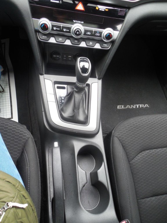 2020 Hyundai Elantra Image 9