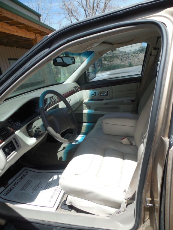 1999 Cadillac DeVille Image 8