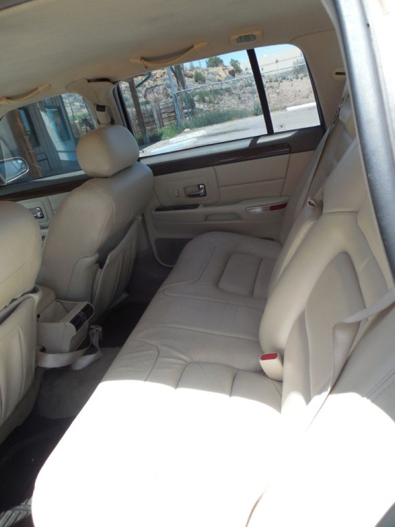 1999 Cadillac DeVille Image 9