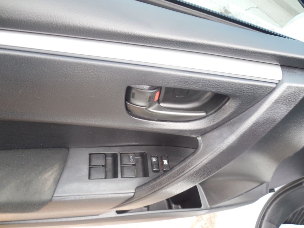 2015 Toyota Corolla Image 7