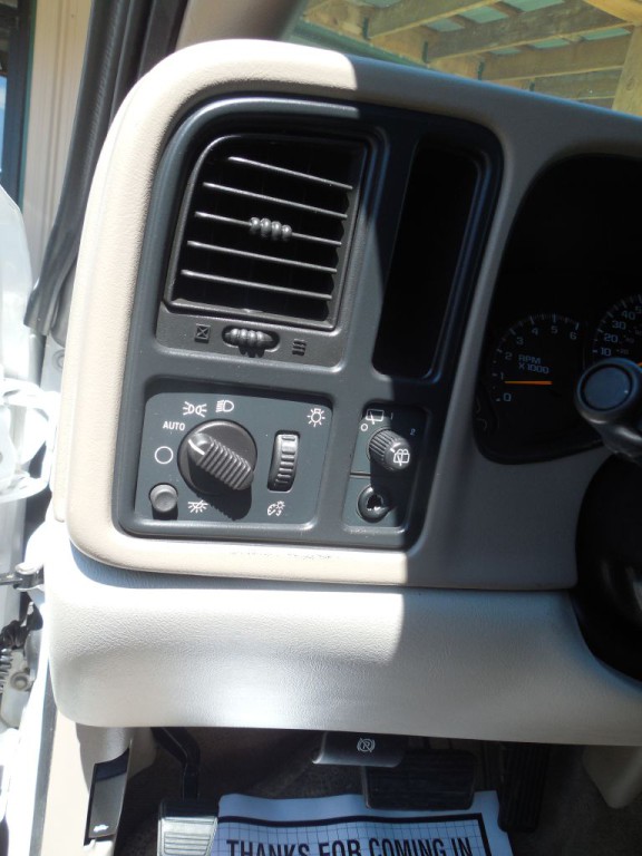 2005 GMC Yukon Image 8