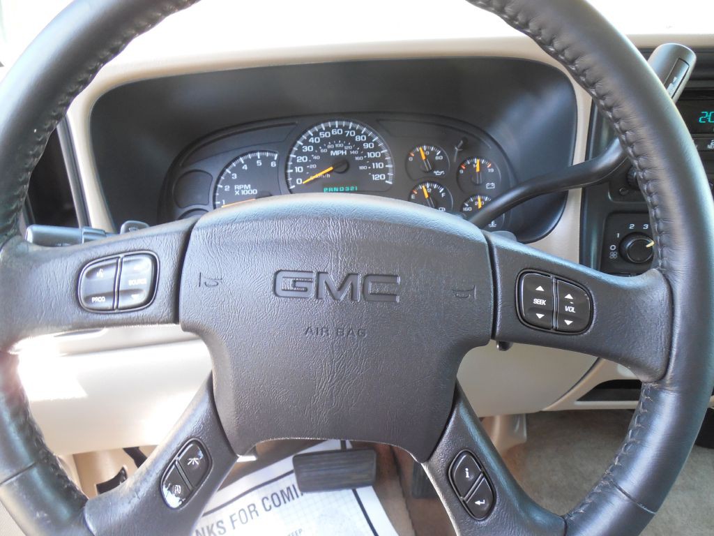 2005 GMC Yukon Image 11
