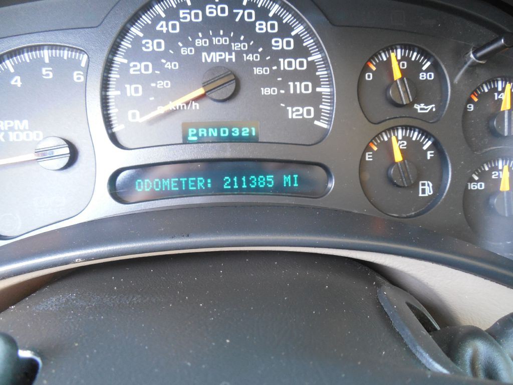 2005 GMC Yukon Image 12