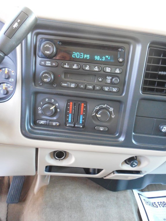 2005 GMC Yukon Image 13