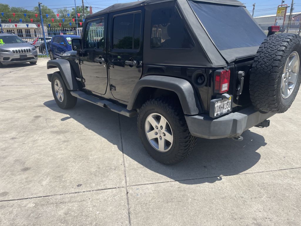 2011 Jeep Wrangler Unlimited Image 2