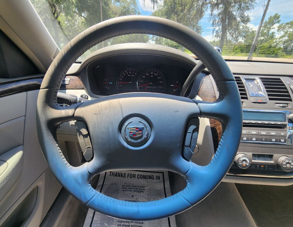 2010 Cadillac DTS Image 3